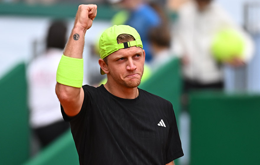 Alejandro Davidovich Fokina takes the first set 6-2 against Learner Tien in the Washington Round of 16.
Strong start from the Spaniard!