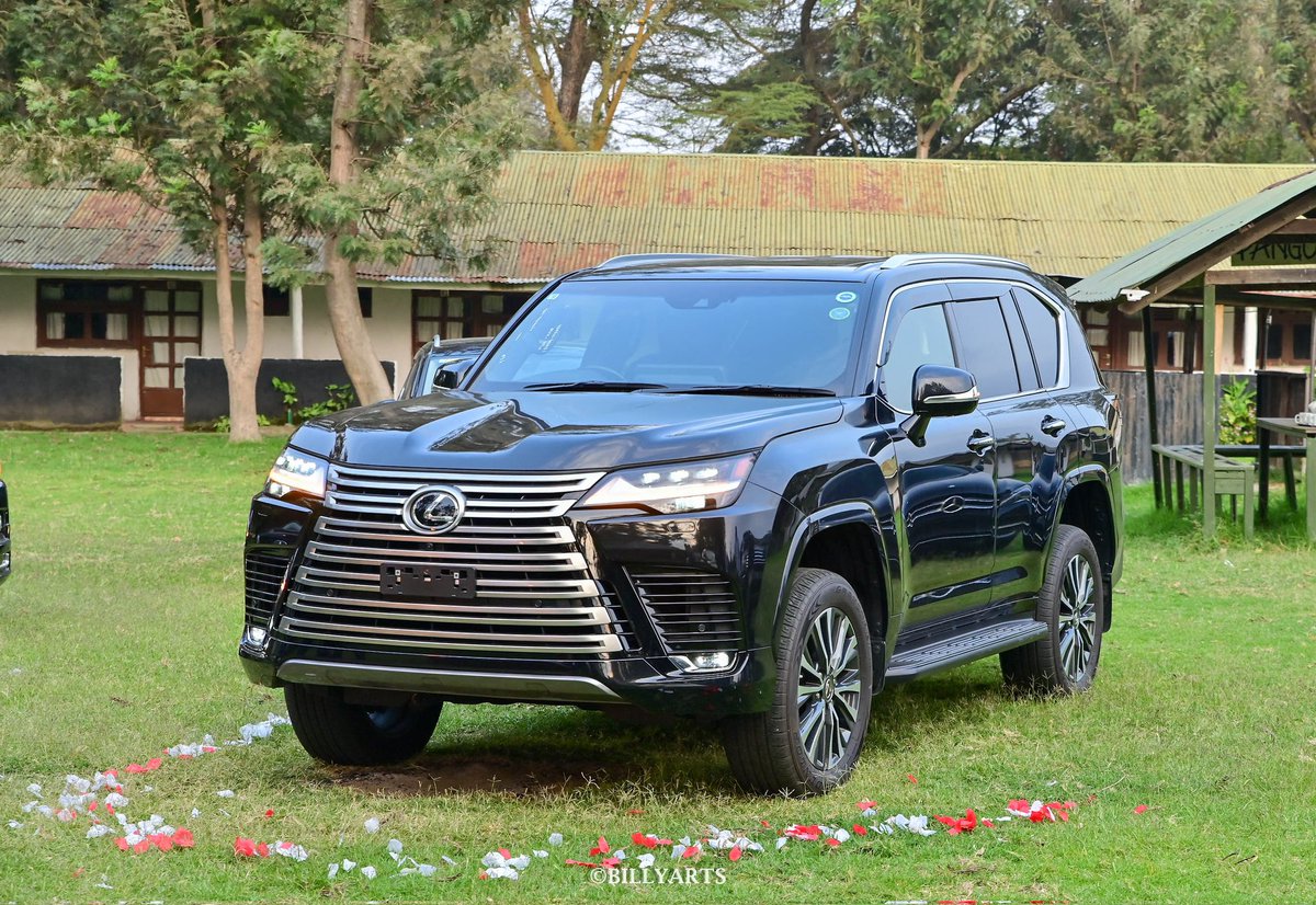 Official_Rotich's tweet photo. We successfully sourced this LX600 and delivered it as anticipated. We actually did an international trip to Dubai so as to meet client satisfaction. Mtupigie makofi for living upto the trust bestowed upon us. https://t.co/YMOmQSWBZC