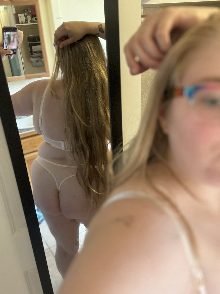 cottagecurves's tweet photo. A little soft, a little sweet, and just the right amount of spill 🍑 I made something special in my pink lace today…  for the fans ❤️🔗 dm me 

#naturalboobs #plussizecutie #realcurves #softcorestyle #momwithcurves #nofilterneeded https://t.co/4CGfsU2YeI