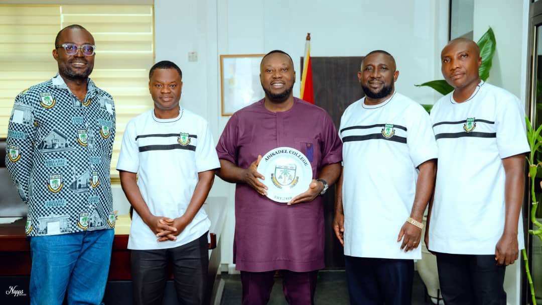 georgeoaddo's tweet image. Santa '99!!
Yesterday, the leadership team of the Adisadel Class of 1999 paid a courtesy visit to me at the Ministry. I do not hide my affinity for and association with Adisadel, as that great school shaped and nurtured me into a leader for which I am forever grateful. Meeting…