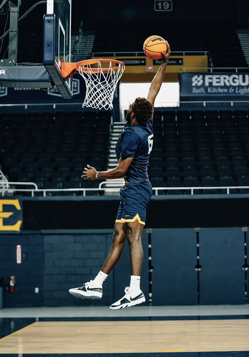 Air up there is different 🤾‍♂️

#OurHouseOurTime