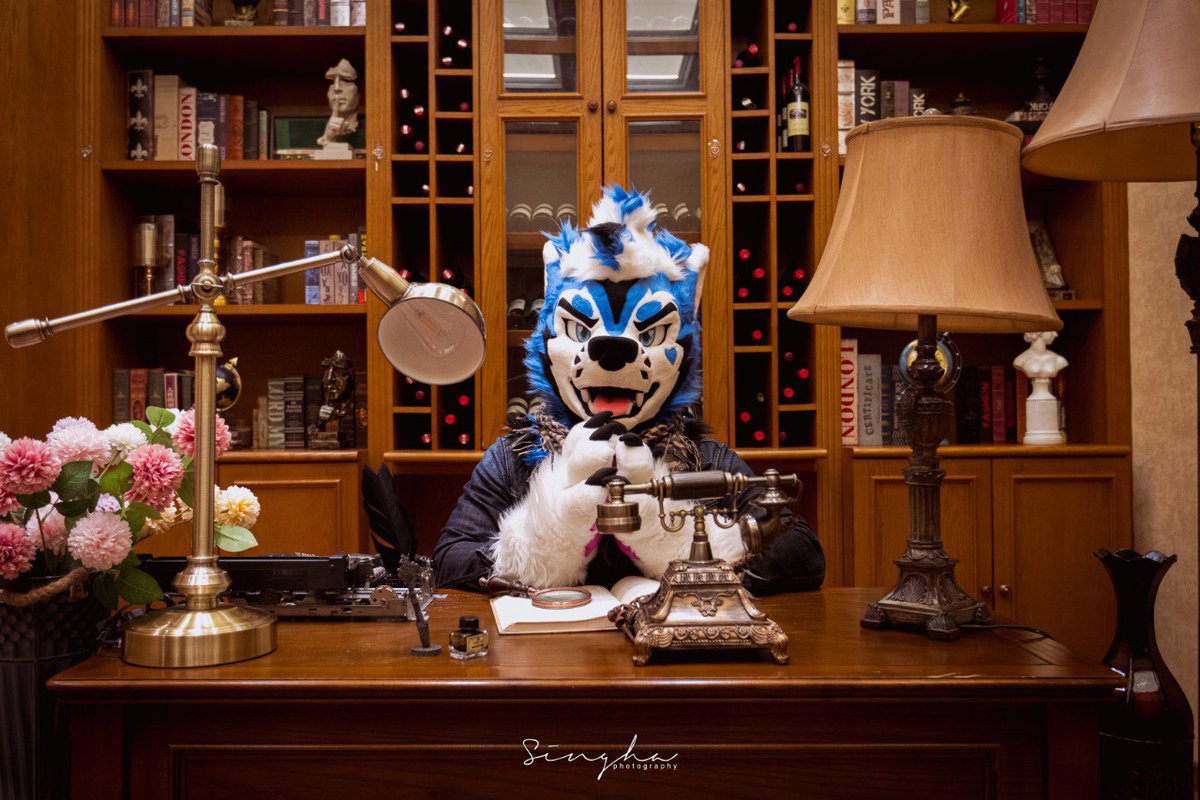 I'm going to make an offer you can't refuse. 😌

#Fursuitfriday