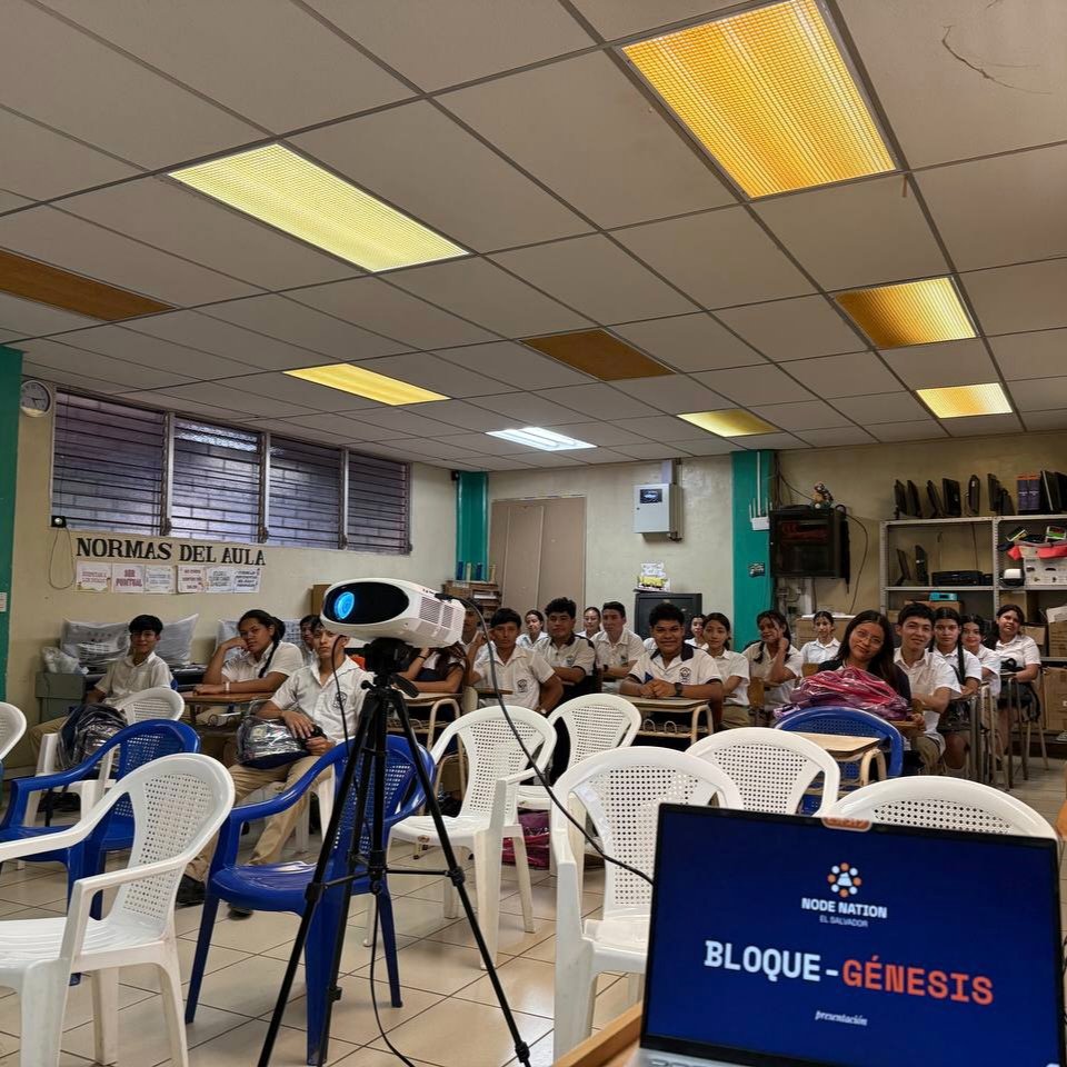 NodeNationSV's tweet image. It's happening 🇸🇻
Two more group of kids are starting their Bitcoin path today!