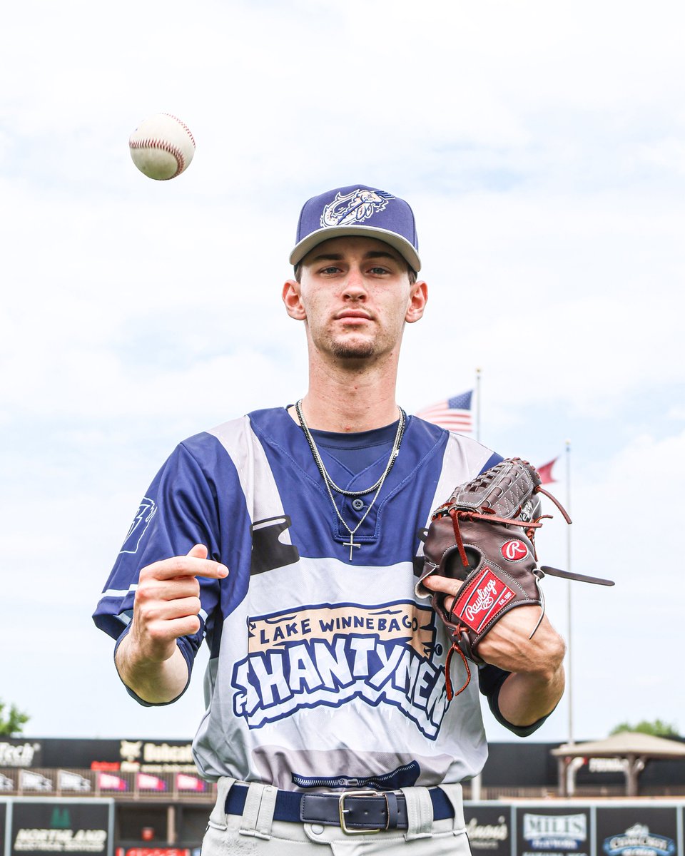 TimberRattlers's tweet image. New threads, same Shantymen. 🐟🧊
The Lake Winnebago Shantymen are back this year with an all-new look. #tratnation