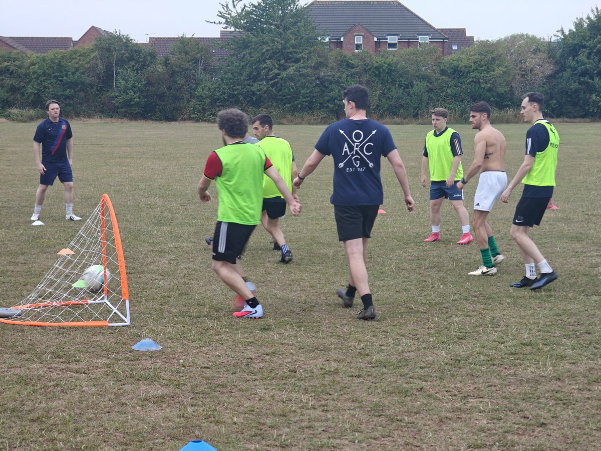 OldGeorgiansAFC's tweet photo. Preseason continues. Another great training session last night. #UTGs #preseason https://t.co/zvhdd30AHA