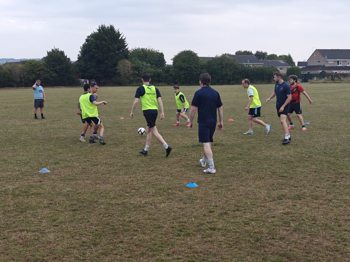 OldGeorgiansAFC's tweet photo. Preseason continues. Another great training session last night. #UTGs #preseason https://t.co/zvhdd30AHA