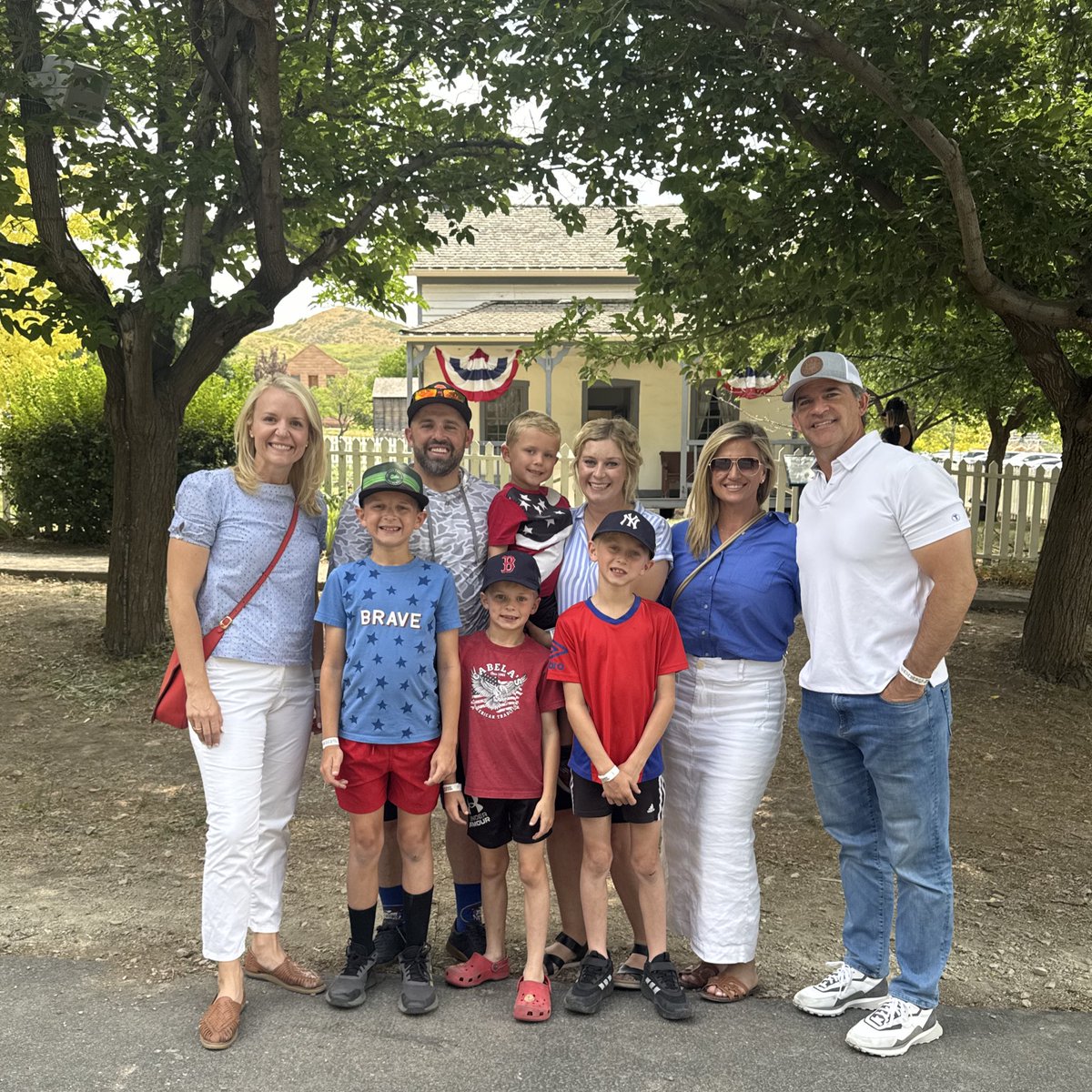 rachelle_morris's tweet image. This Is The Place Heritage Park is THE place to be on Pioneer Day! Great to see kids AND parents enjoying all the festivities and I’m proud to say that b/w Mike Bird and me, one of us won the 🍉 contest! Happy Pioneer Day from @Thisistheplace1!