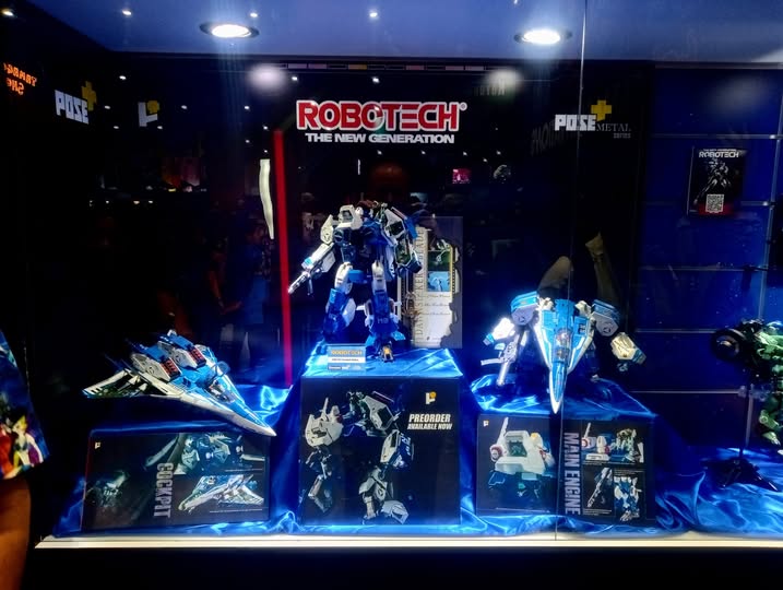 RobotechNews's tweet image. First look at the Toynami Super Scale transforming Alpha Fighter on display at #SDCC booth #3229.
#Robotech #80s #anime #toys