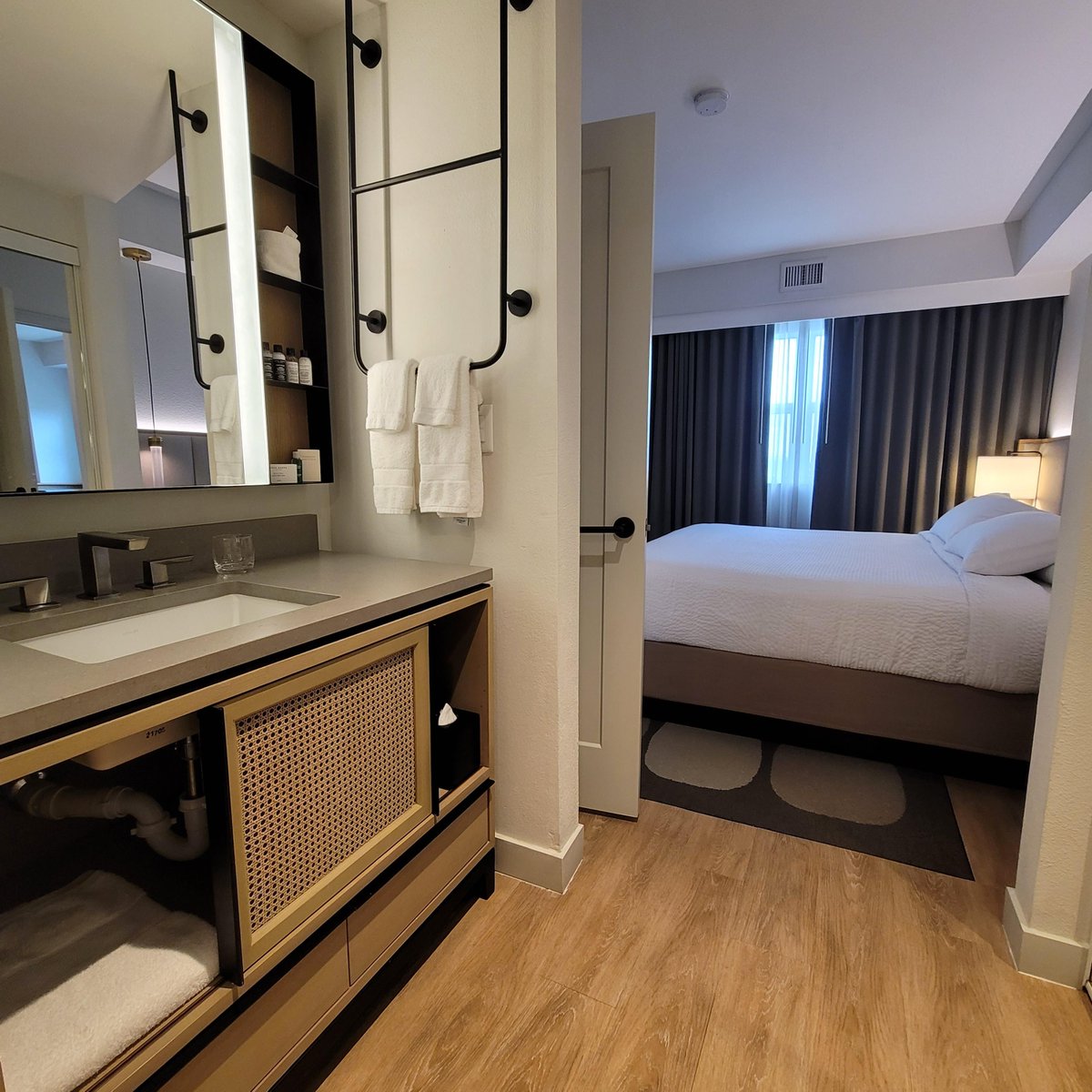 Our suites are more than just a room – it’s a space for you to spread out, join us in Miami and feel the comfort.🤎🤍

#vacation #hotel #getaway #florida #southflorida #residenceinn #marriott #miami #travel #staycation #soflo #businesstravel #traveling #familyvacation