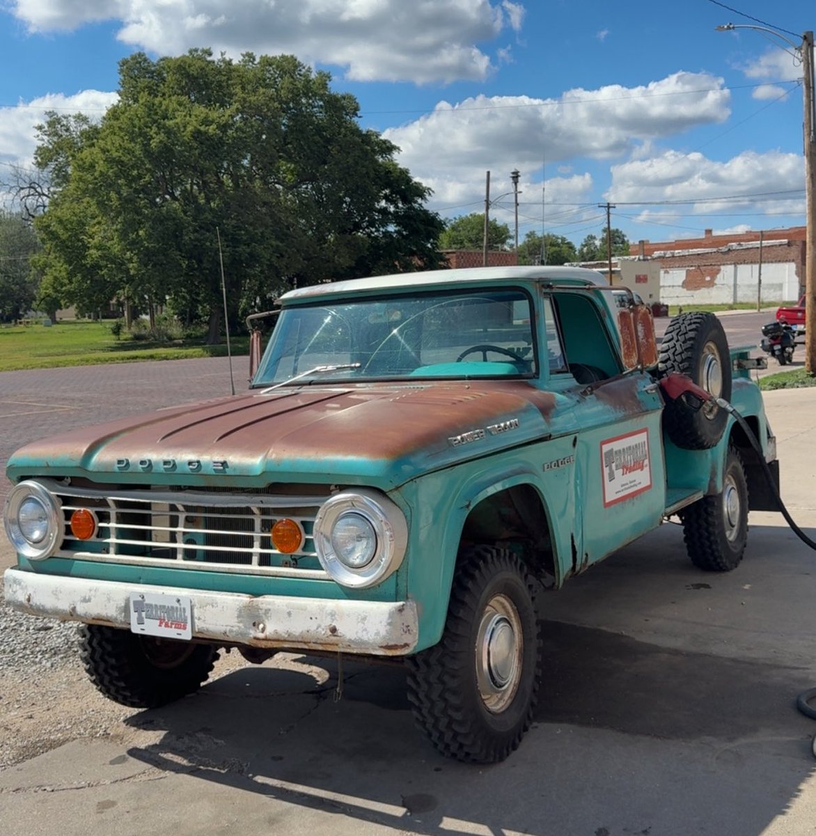 tmonteIH's tweet image. Fresh carb rebuild and the Power Wagon is running great! Finally confident that I can put some miles on this old war horse.