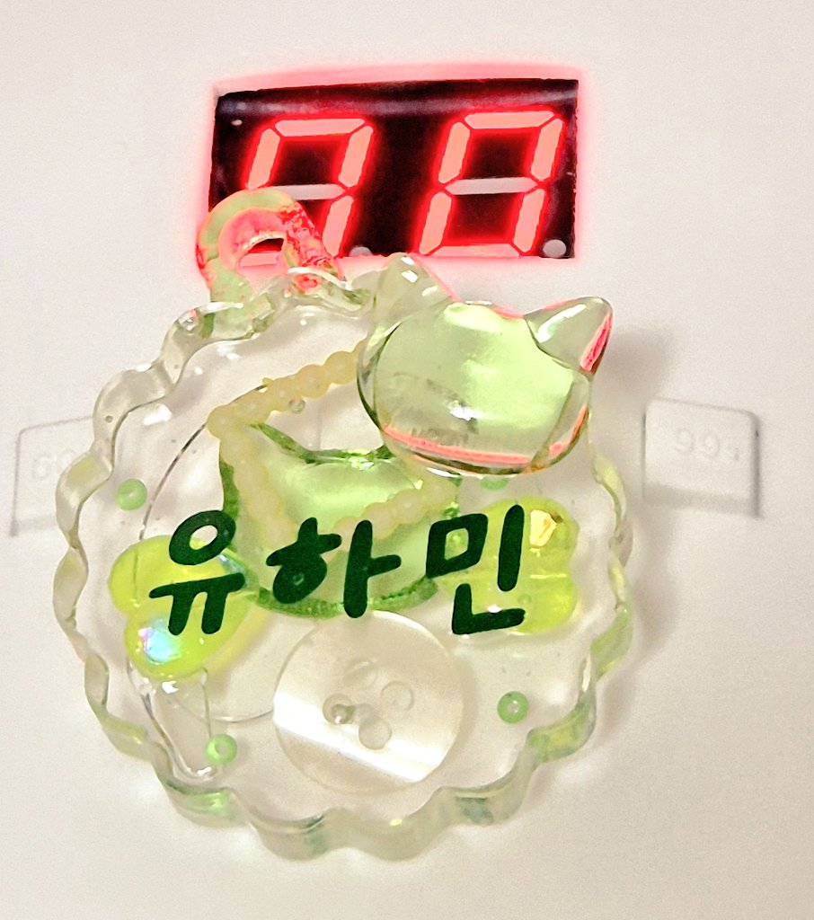 PLyeong's tweet image. 요번주 토욜에 플리분들과 물놀이 하러 갑니다. 그 분들께 드릴 나눔 키링 제작 완성 💙❤️🖤 키링이 반짝반짝 한데 제가 찍는 사진에는 항상 잘 담아지지 않아서 아쉬워요 😢 😢