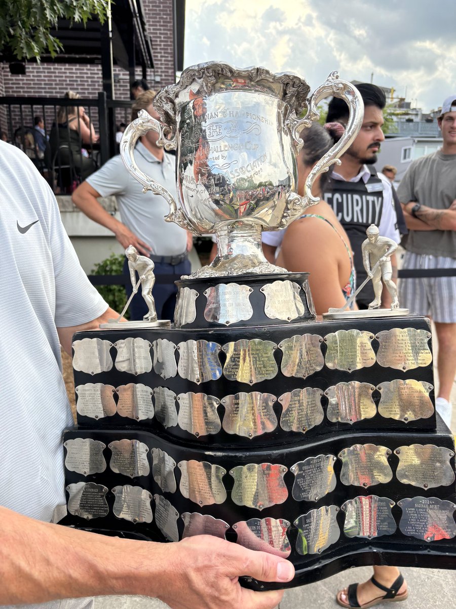 BizingusCards's tweet image. The Memorial Cup in Newmarket with Denver Barkey @LondonKnights Captain. @NHLFlyers draft pick.
*I'm not there but my mother is. She secured an auto for me.
