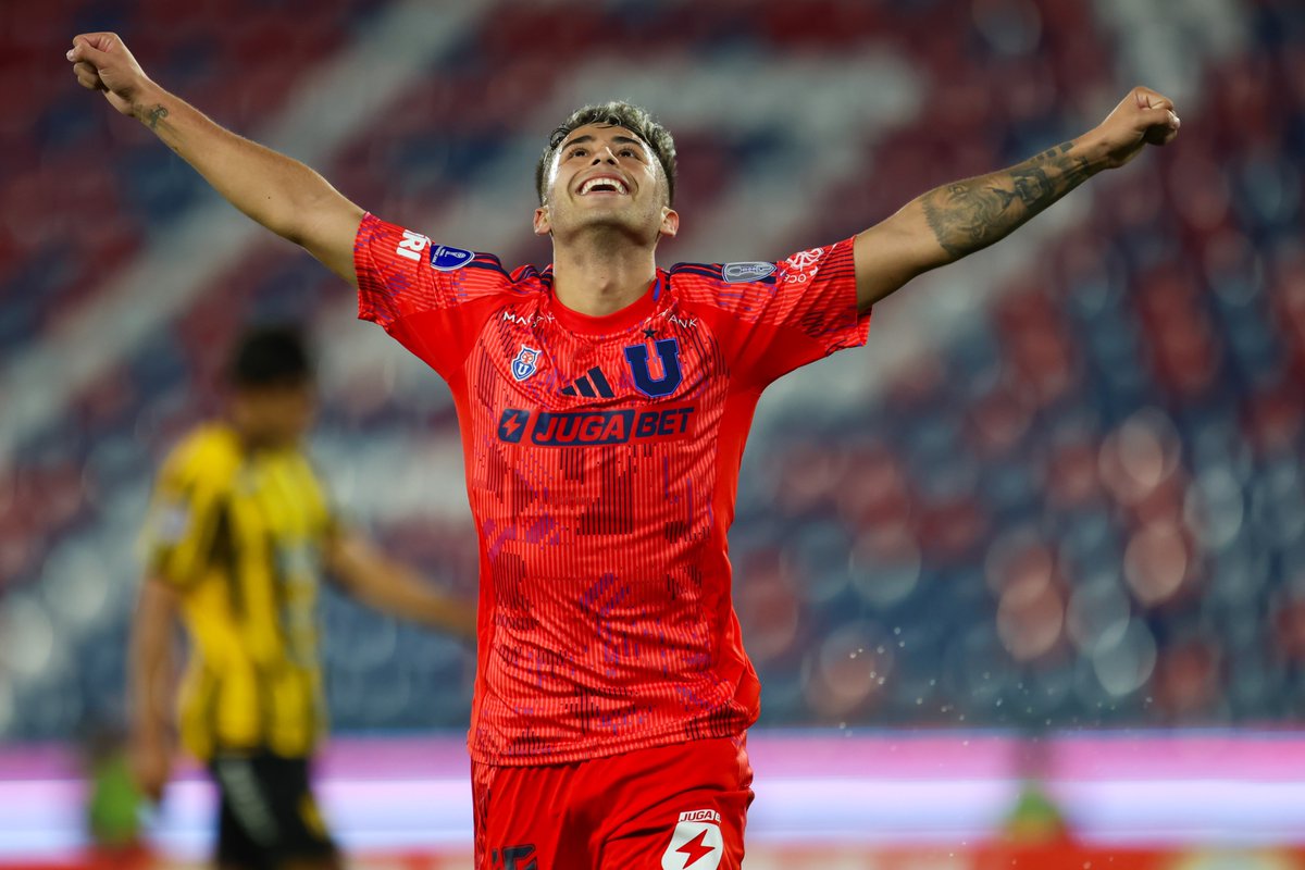 Qué grande, Lucas! 🔟🎩

#Guaraní 0️⃣-1️⃣ #UdeChile
#VamosLaU 🔵🔴