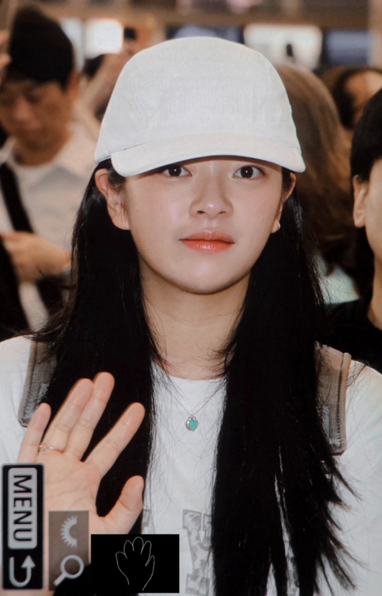 YuangleJYJH's tweet image. 250725 프리뷰
' 사람 만아서 좀 부끄럽네 ㅇㄴ 😳 '
#TWICE #트와이스 #トゥワイス #정연 #JEONGYEON #ジョンヨン