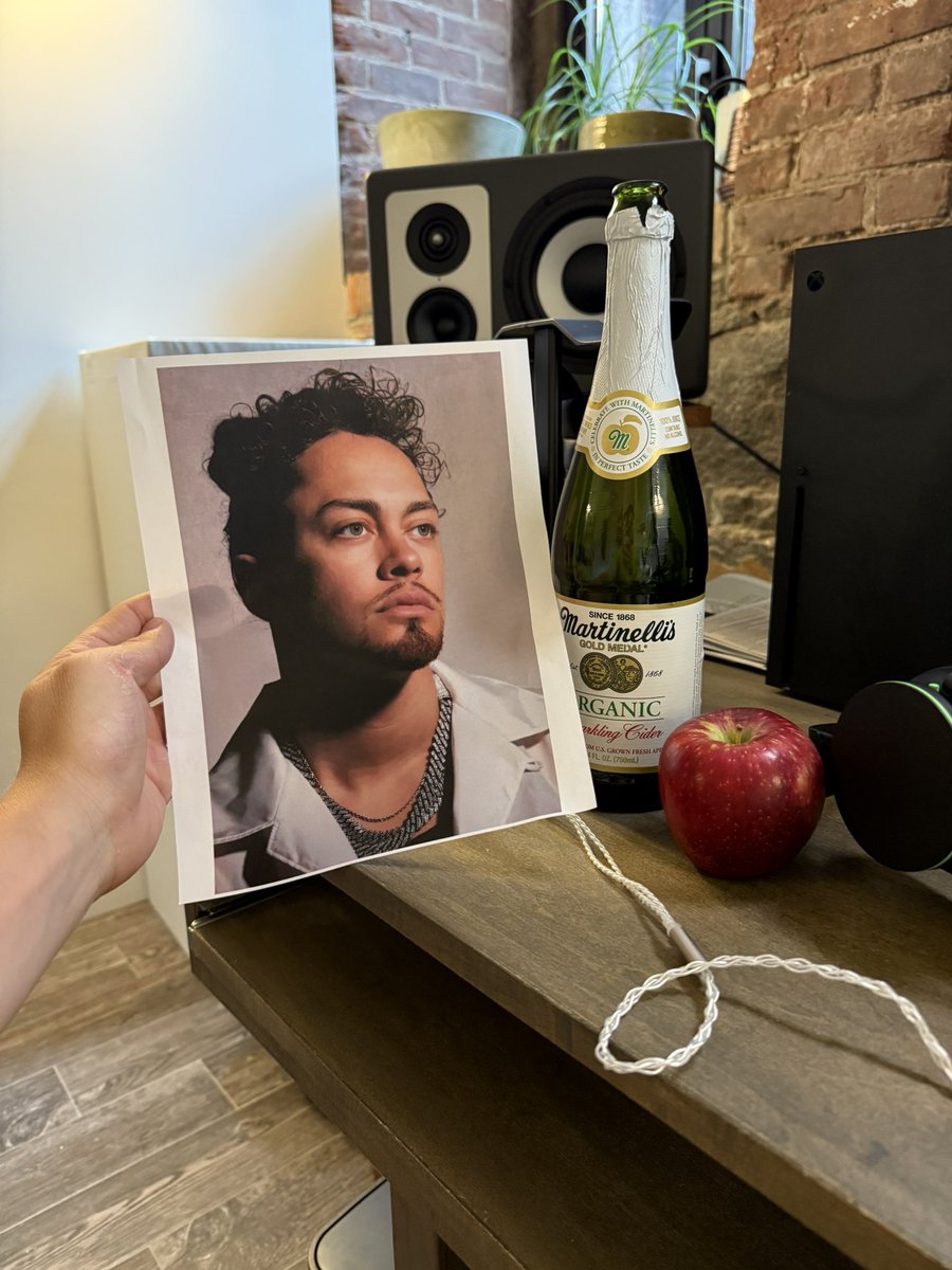 itsthewestend's tweet image. who likes apples?

@Acraze___