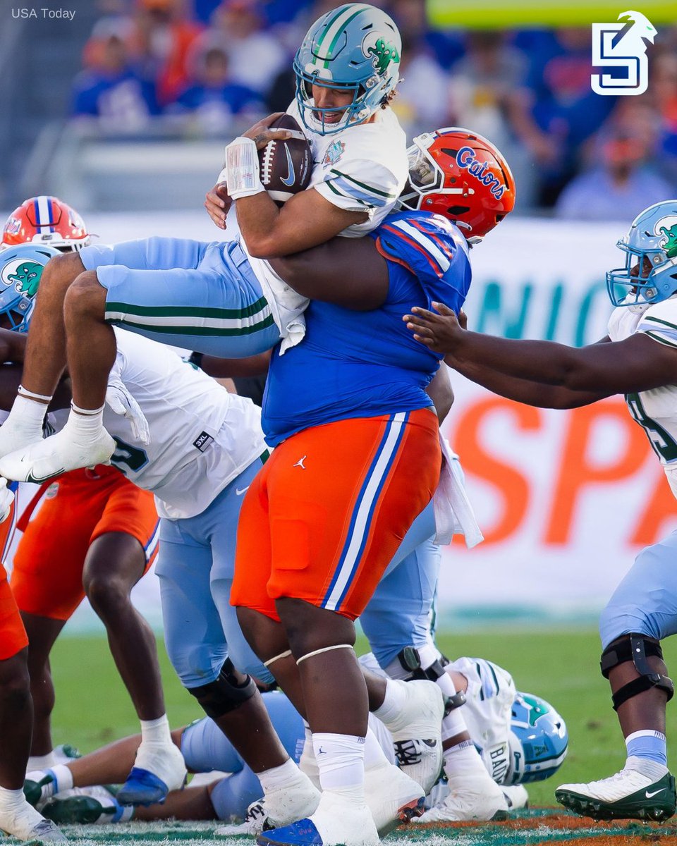 5GOATs_'s tweet image. The Tampa Bay Buccaneers have placed 450-pound rookie Desmond Watson on the non-football illness list due to his weight.
The former Florida Gator is the heaviest player in NFL history, and still has time to shed some pounds.
More: on3.com/pro/news/bucca…