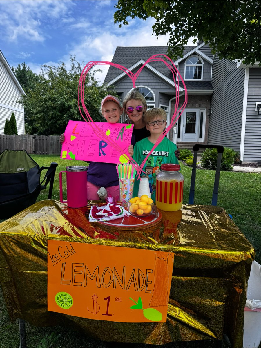 It’s the perfect day for a lemonade stand 🍋 #makingmemories #momhat