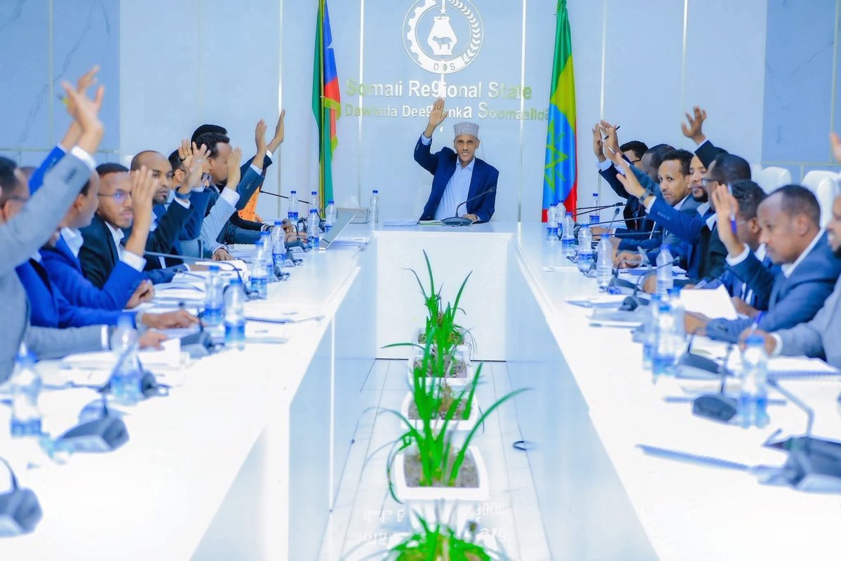 maxamuudsalaad4's tweet image. Waan hanbalyaynayaa Madaxwayne Mustafe Cagjar iyo Dawladiisa inay maanta Degmada Shaxda u aqoonsadaan Degmo katirsan Gobolka Doolo halka Magaalada Marqaan Loo aqoonsaday Ismaamul magaalo lamida Jigjiga iyo Dhagaxbuur.
@khadiryare @Salman_afgub @omar_sollas @said_khayr…
