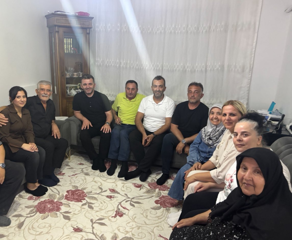 📍 Korucuk Mahallesindeyiz

Hac vazifesini yerine getirerek kutsal topraklardan dönen İlçe Sekreterimizin ve İlçe Kadın Kolları yöneticimiz Zeynep Gülmez’in  kıymetli babası, Mehmet Gülmez amcamızı ziyaret ettik.

Ziyaretimize; İlçe Kadın Kolları Başkanımız Hatice Genç, İlçe