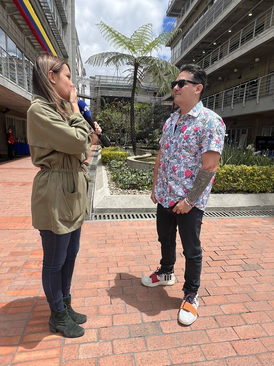 YuZapata3SC's tweet image. Today I had a very cool interview with one of the biggest Colombian news channel talking about:
1- My solo exhibition in @ArtBushwick
2- NFT art and the @OneLoveArtDAO community
3- My @NFT_NYC panel and Times Square showcase.
4. Palometa Palenquera on Times Square…