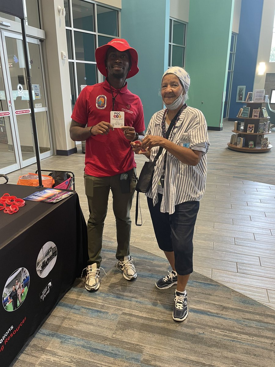 PGCCommunity's tweet image. 📍#311OTG made a stop at Bladensburg Branch Library (PGCMLS)!
OCR connected residents with resources, answered questions & brought county services straight to the community. 💬📚
#PGC311 #CommunityConnections #OCROnTheGo