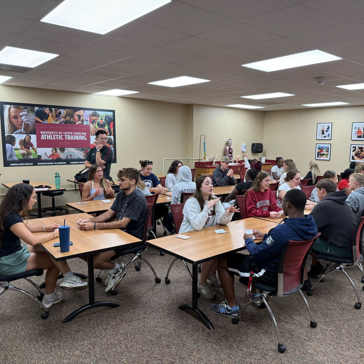 UofSC_AT's tweet image. A first year AT student has entered the villa… and they’re ready to take your vital signs & history from chief concern to social habits 📝 Will they ask the right questions or leave you speechless? #GamecockAT