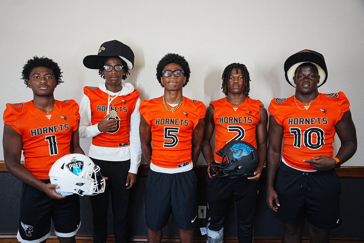 Hawthorne in the house for the <a href="/Jaguars/">Jacksonville Jaguars</a> <a href="/Adriel_Rocha/">Adriel Rocha</a> and <a href="/FlaHSFootball/">FloridaHSFootball.com</a> highschool media day!