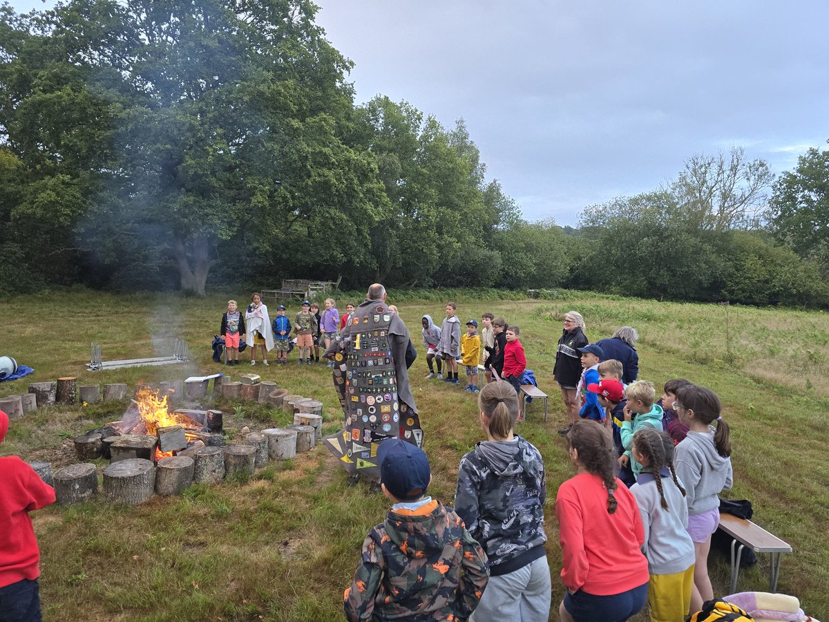 3rdBanstead's tweet image. Getting nice and warm at the camp fire.