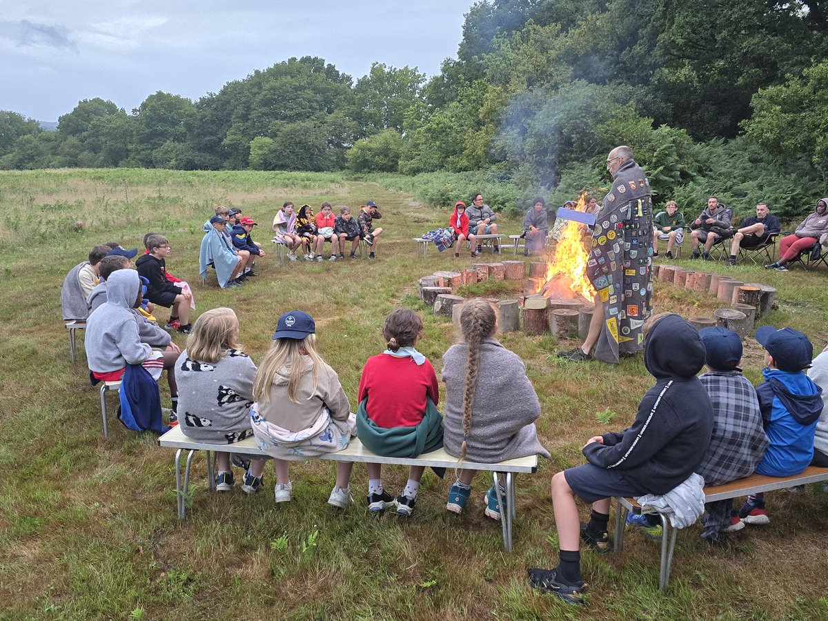 3rdBanstead's tweet image. Getting nice and warm at the camp fire.