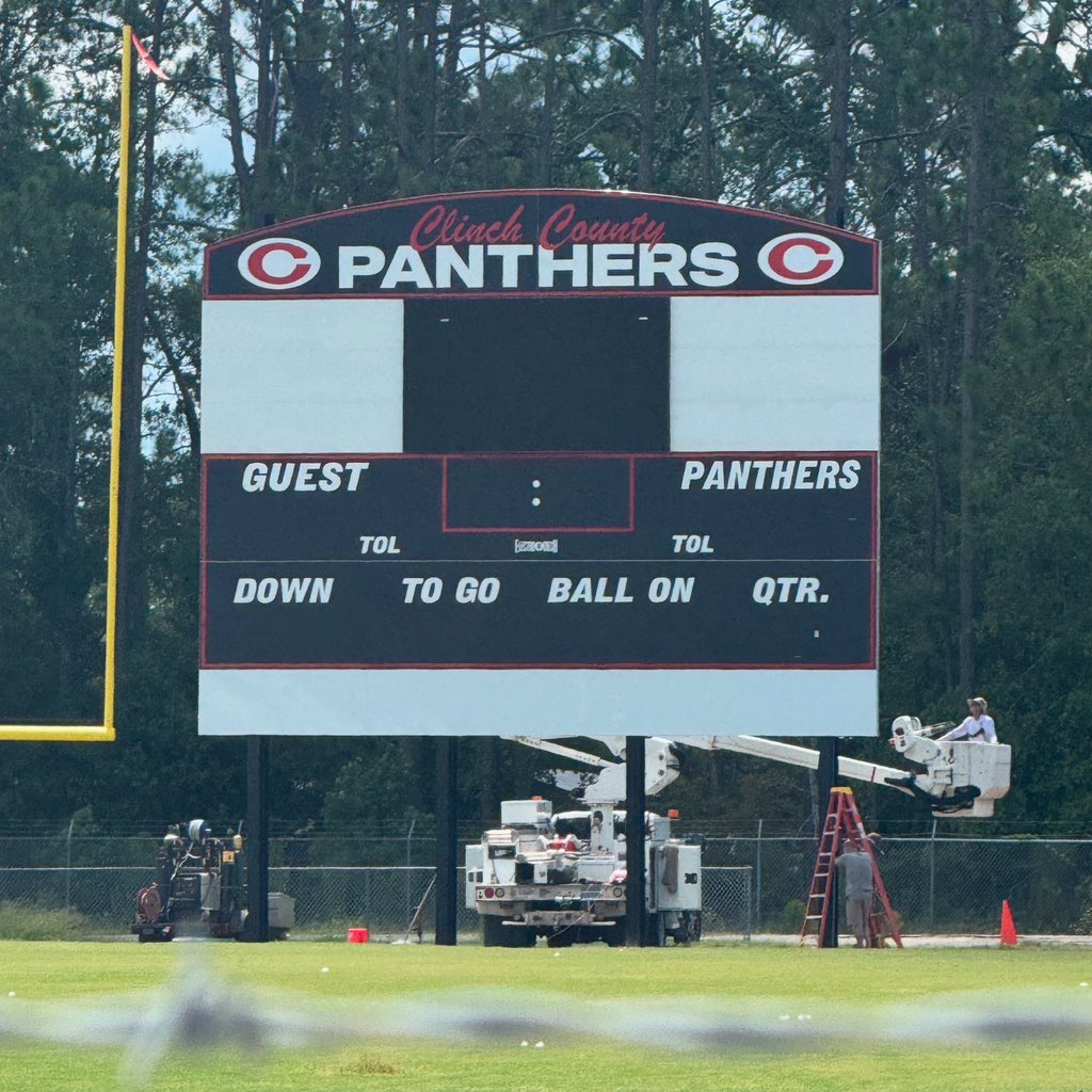ccpanthernation's tweet photo. The NEW scoreboard for Clinch County Panther Football is being installed! 🏈🐈⬛🐾❤️🤍 #RollRedRoll https://t.co/U3k3Led6IQ