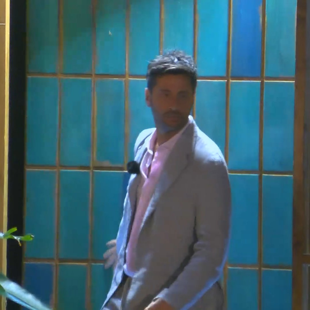 heythreshold's tweet image. &quot;ragazzi...&quot;
&quot;hai un video per uno di noi filippo?&quot;
&quot;no, ho il conto di tutto quello che avete sfasciato&quot;

io sogno questo  🙏🕯️

#temptationisland