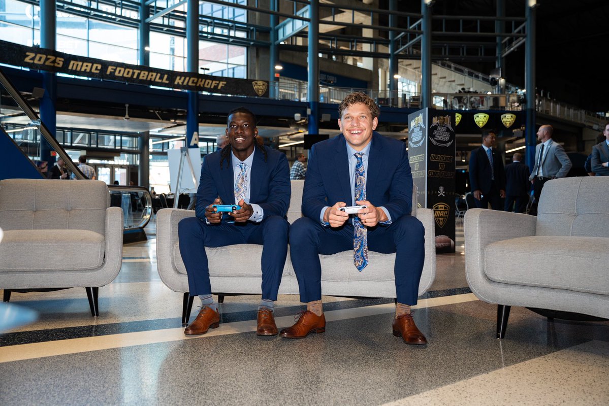 ToledoFB's tweet image. Having some fun at the MAC kickoff 🎮😆
#TeamToledo | @macsports