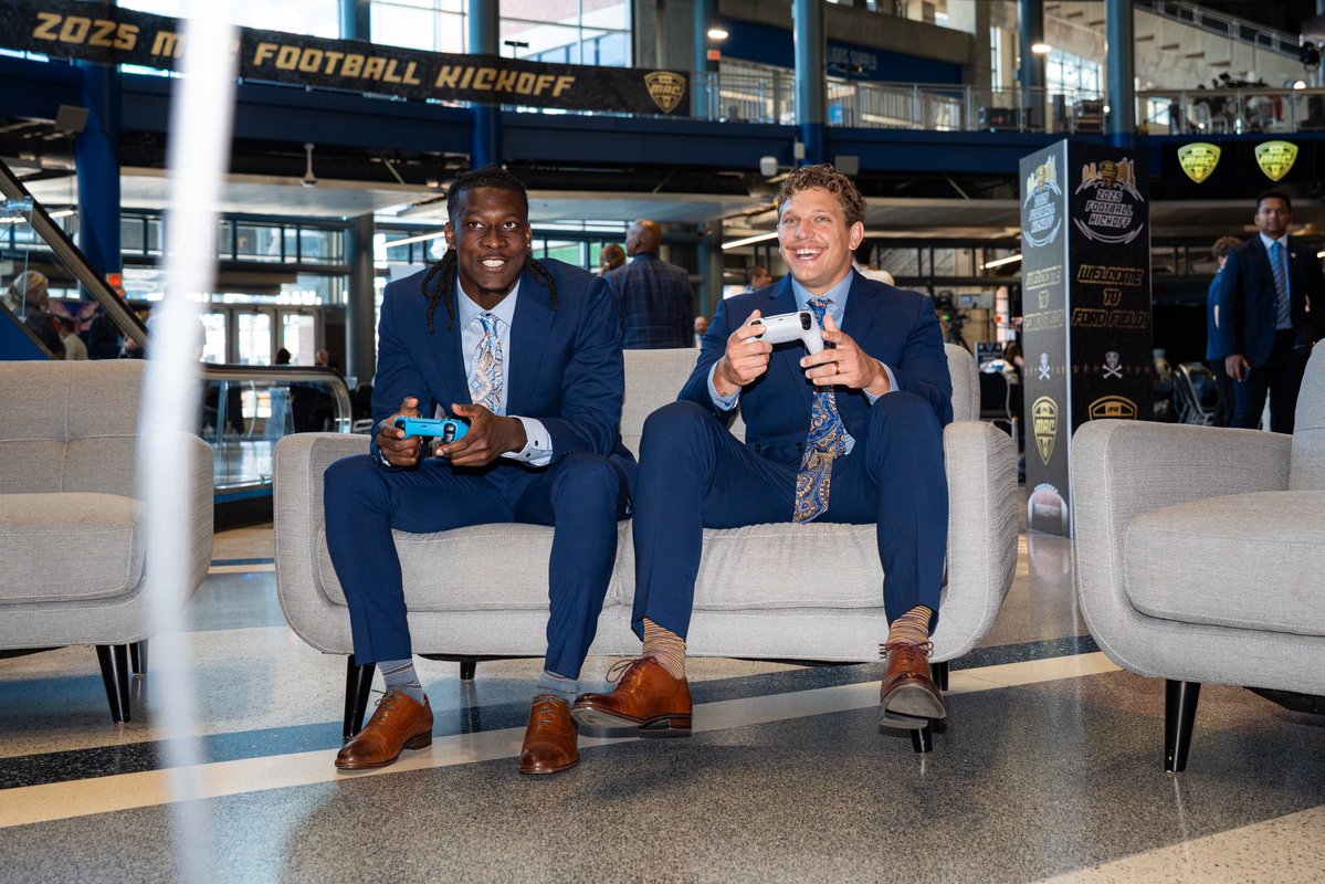 ToledoFB's tweet image. Having some fun at the MAC kickoff 🎮😆
#TeamToledo | @macsports