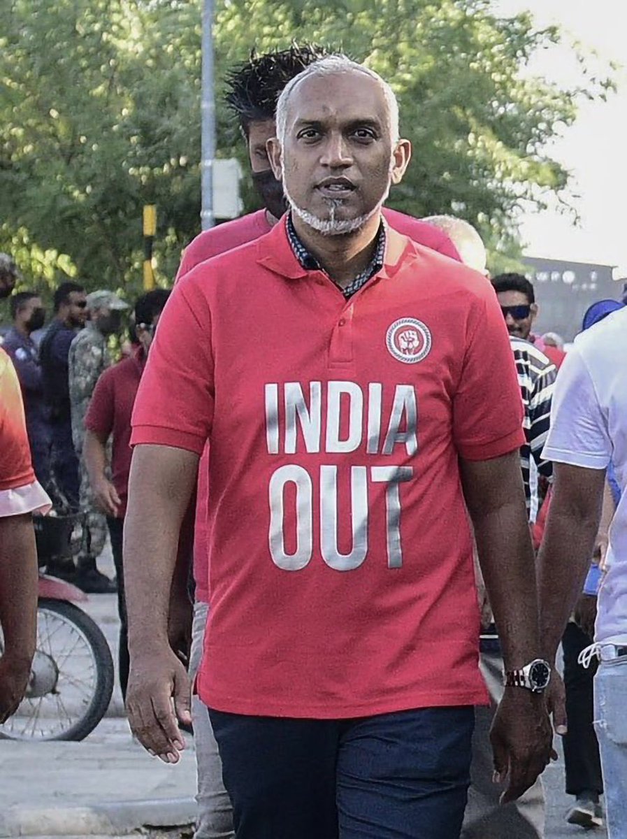 lain0033's tweet photo. މި ފޮޓޯވެސް ތިތާ ޖަހާބަ. ބަލާއެއް. https://t.co/G4AIC5nQ93