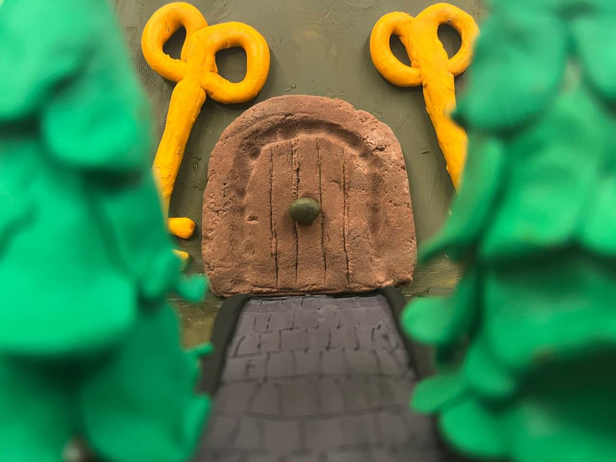 NikiYomek's tweet photo. ---The Door---
Through firs.
Seeking doors.
Chasing keys.
Along paths.
#clayart #moosequest #forestdoor #keyhunt
@DataHaven_xyz
...Made of clay https://t.co/vlbMaRU4q6