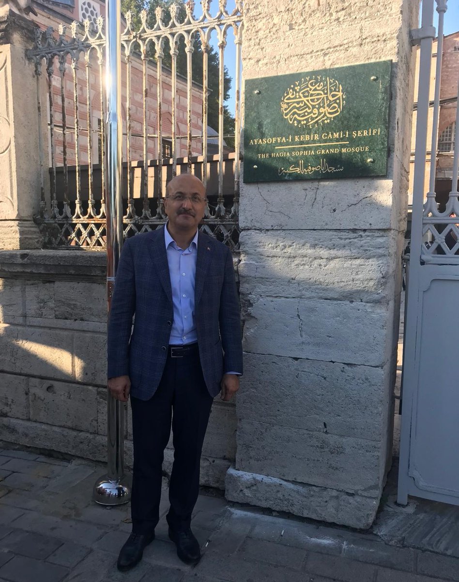 İstanbul’un Fethi’nin sembolü, Fatih’in emaneti Ayasofya 5 yıl önce bugün yeniden ilk ezan ve ilk namaza kavuştu…

Hamd olsun ki, o gün o tarihi ve anlamlı güne şahitlik ettik. 
(24 Temmuz 2020)