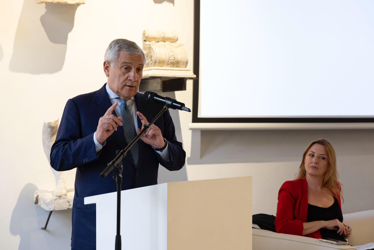 ItalyMFA's tweet image. Il Min. @Antonio_Tajani ha avuto oggi a #Roma, un confronto proficuo con🇦🇪 e il mondo imprenditoriale su innovazione, infrastrutture, capitale umano e formazione. 🇮🇹 è pronta a rafforzare la cooperazione con un partner chiave nel Golfo, promuovendo le nostre eccellenze nel 🌎.