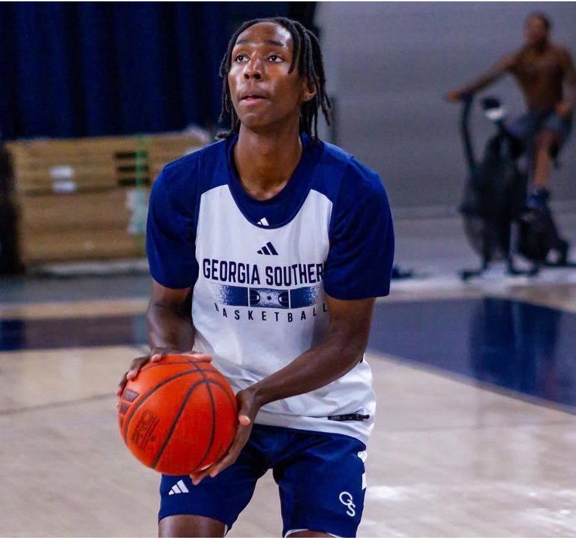 DentonC_Johnson's tweet image. Excited to see my guys live out their dreams this season! @kballer_21 @kerringtonkiel @_jaydenwilliams
Family for life!