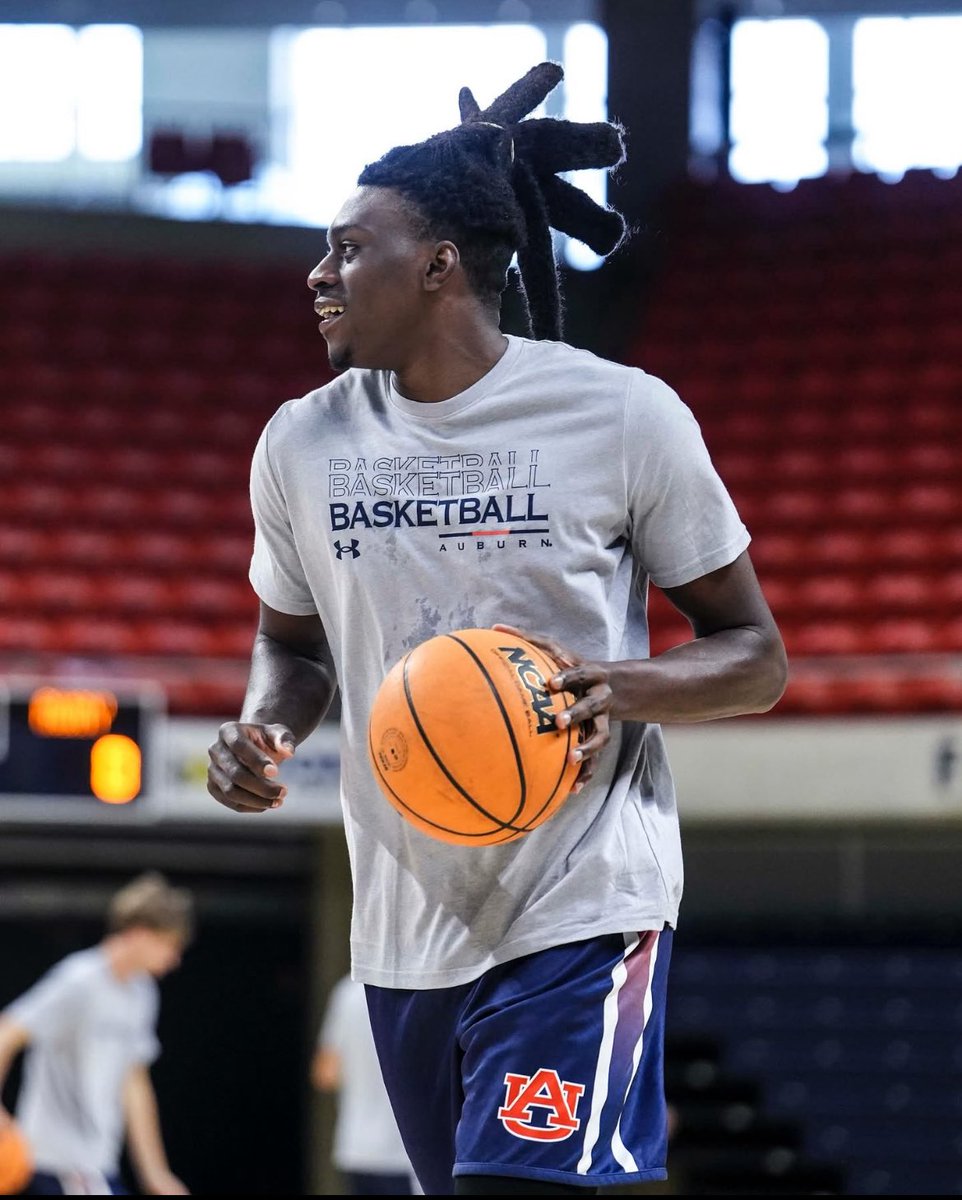 DentonC_Johnson's tweet image. Excited to see my guys live out their dreams this season! @kballer_21 @kerringtonkiel @_jaydenwilliams
Family for life!