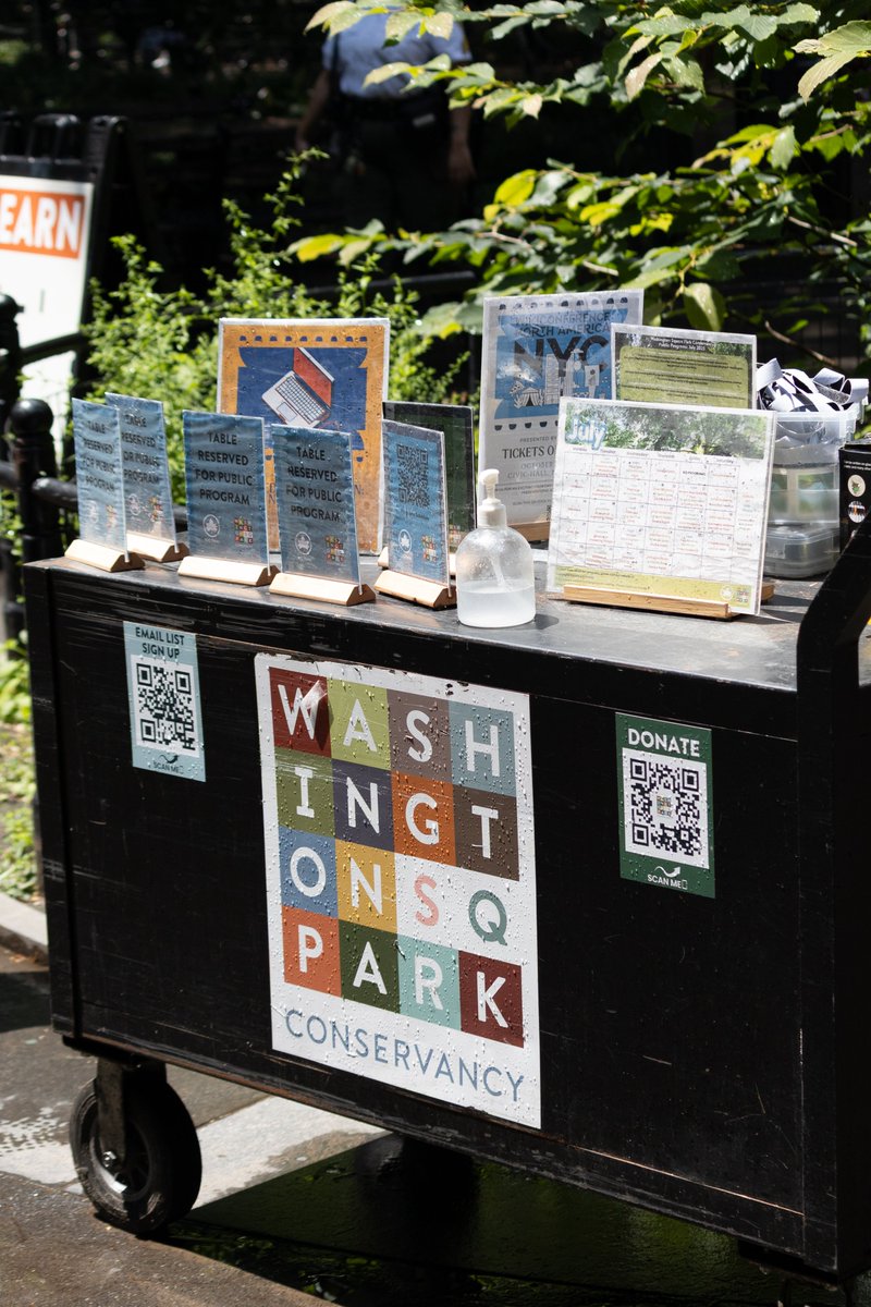 WikimediaNYC's tweet image. Thank you to @WSPConservancy for hosting our first Wiknic of the year! Despite a random burst of rain 🤣 we had a great time exploring the park and West Village neighborhood to take photos for Wikimedia Commons as part of our Wikipedia #NYC400 project ☔️ @craignewmark
