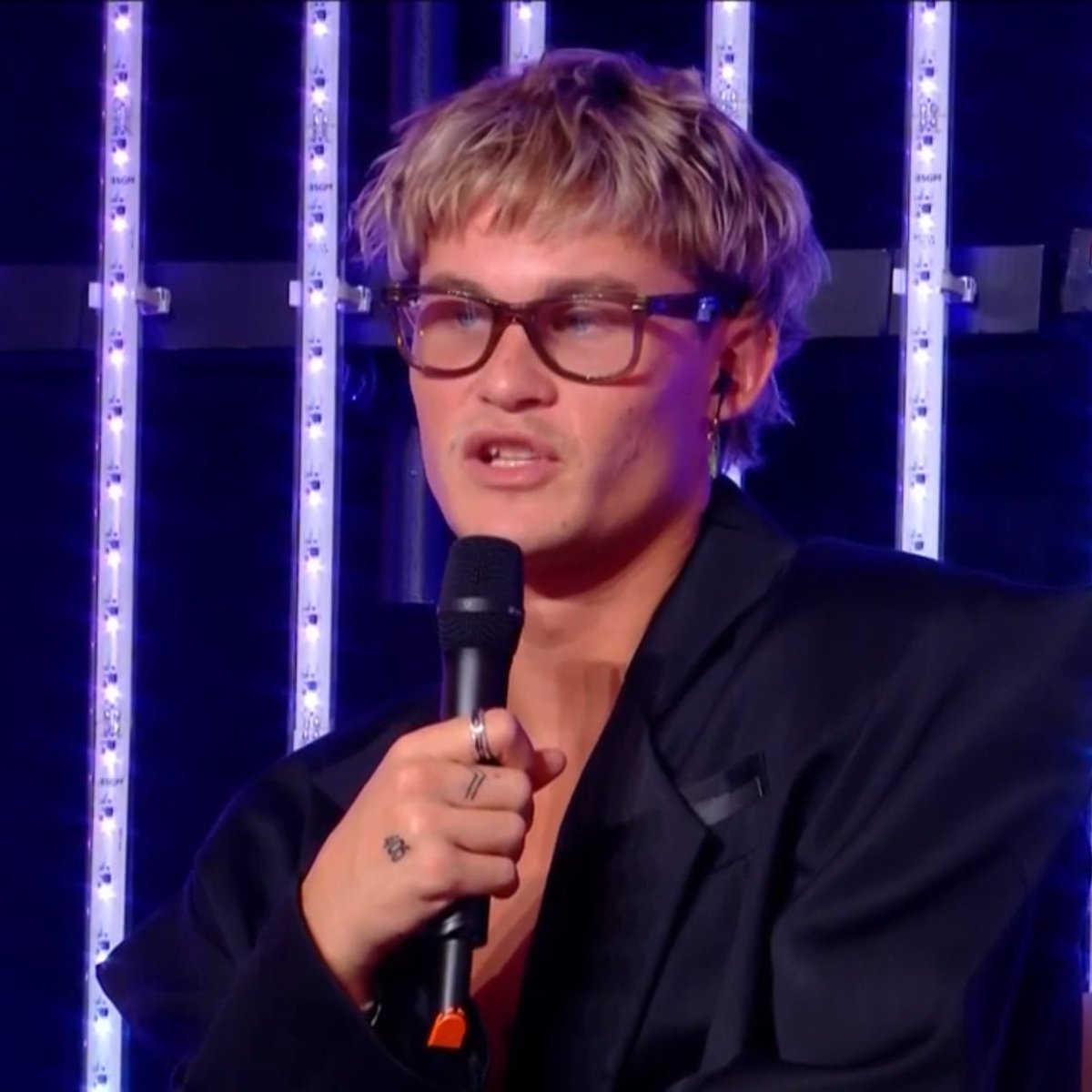 bagelinavoid's tweet photo. les gars … il est beau hein #SecretStory https://t.co/V0BYNielDu