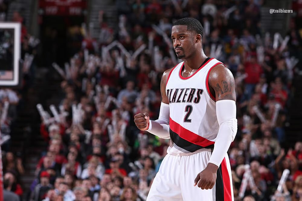 blazerwagon's tweet image. If you could add 1 player to the Blazers for the 2019 WCF run. Who would yall add to that team? 🏆 

This is a tuff one, good luck 🧐