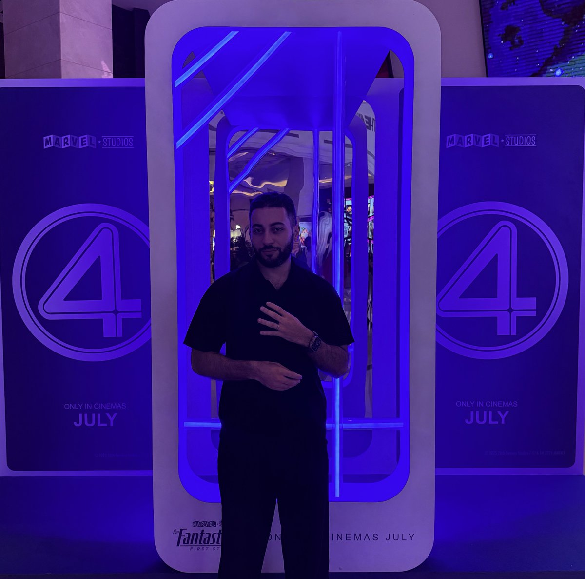 zeChedli's tweet image. C’est bon, j’ai vu Les 4 Fantastiques au cinéma (aux Émirats). Quelle grâce, ce film. Ça fait du bien. Non seulement il annonce du lourd dans le MCU, comme Thunderbolts, mais quel vent de fraîcheur. Pas besoin d’avoir vu quoi que ce soit avant. Le film se suffit à lui-même.
La…