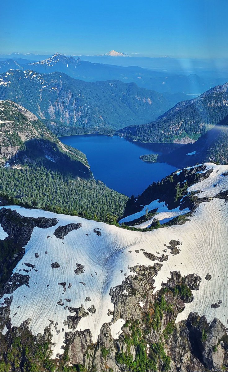 TrishJewison's tweet photo. #TBT over the mountains in #Vancouver 🏔 https://t.co/hEArDvzB0D