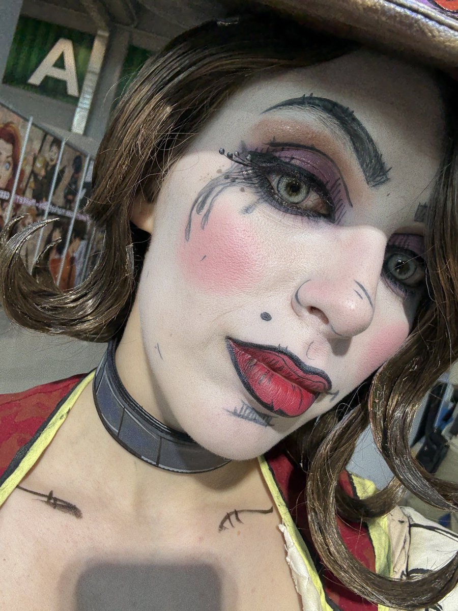 dariarooz's tweet image. I love this Moxxi makeup so much! It looks beautiful!😍 Can you imagine... I did it in just an hour! Considering that I haven&apos;t done it since 2020. This is my record🔥