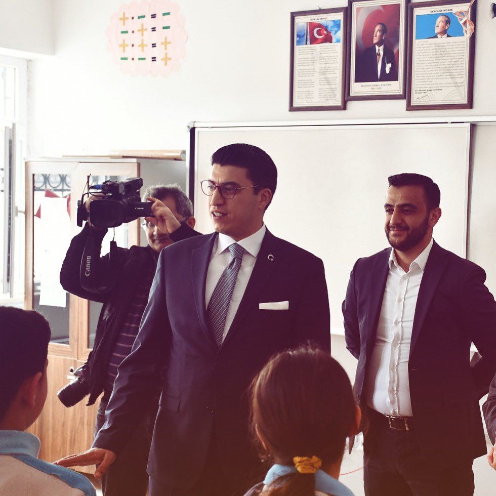 Sen dur desende durmaz, geçiyor zaman.