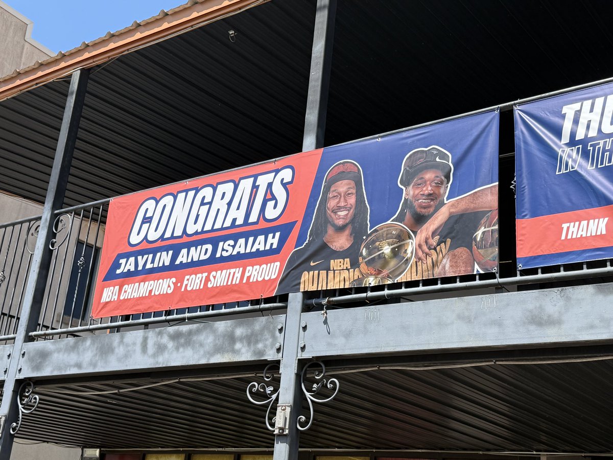 PigTrailNation's tweet image. Hello from Fort Smith!
Our @emkamikow is in the River Valley for the celebration of former Hogs Jaylin Williams and Isaiah Joe! #WPS