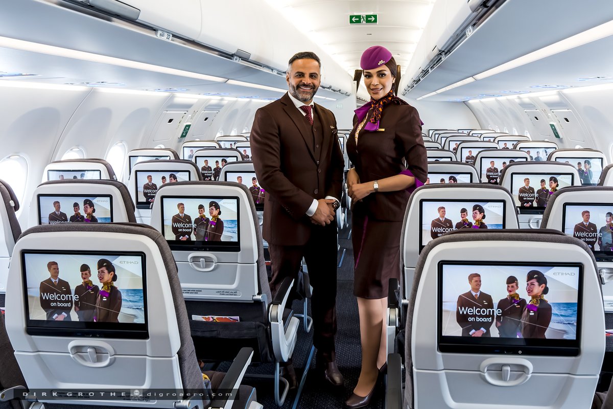 digro65's tweet image. Etihad redefines luxury in the new A321LR
The first @etihad Airways A321LR "Long Range" A6-LRA had its handover ceremony today at the @Airbus factory in Hamburg-Finkenwerder.
Etihad has 20 LR on order and will receive 10 aircraft already in 2025. Inaugural flight will be on…