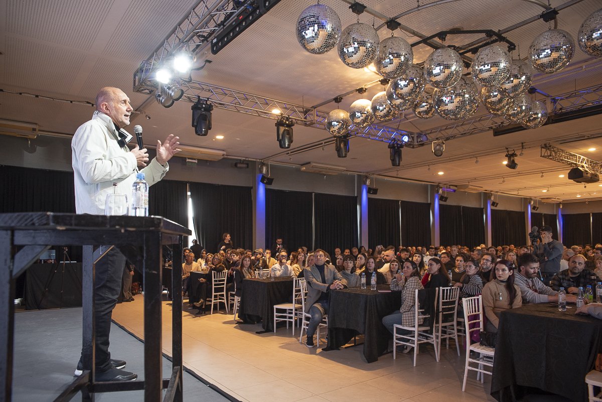 Celia Arena tweet media