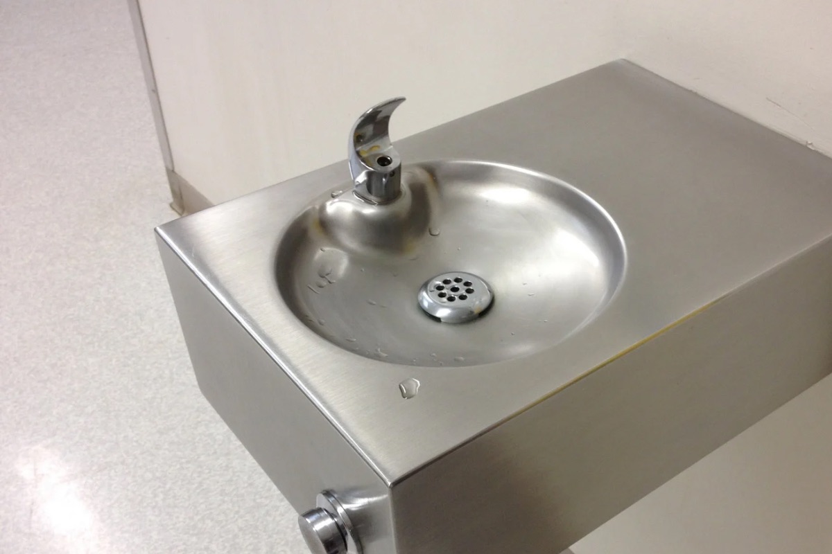LaPerlaPR's tweet image. Piden investigar condiciones de fuentes de agua en las escuelas | tinyurl.com/pkxtry6n
La representante Tatiana Pérez exige acción ante el calor extremo.